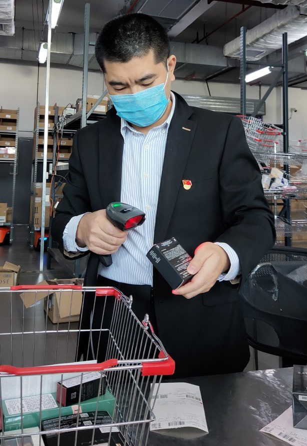 【中國(guó)免稅人在行動(dòng)?黨員先鋒篇】之一： 以“誠(chéng)”守“城”，講述一名普通黨員的故事