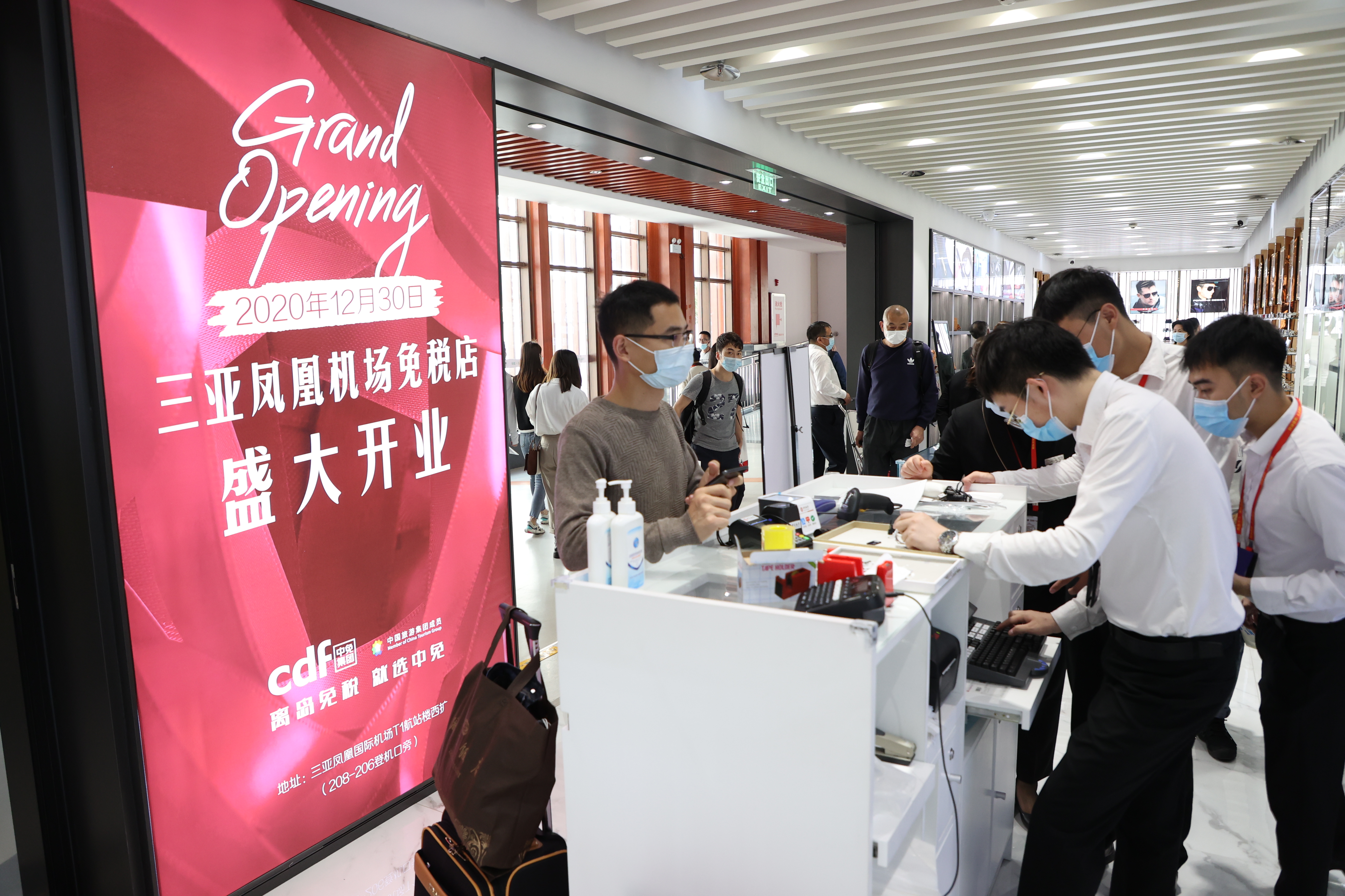 免稅經(jīng)濟(jì)激發(fā)市場(chǎng)活力 中免三亞、?？跈C(jī)場(chǎng)將開(kāi)兩店